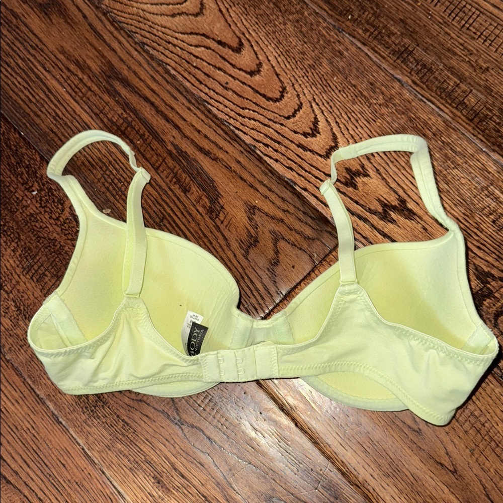 Victorias Secret Body T Shirt Bra - Picture 2 of 5